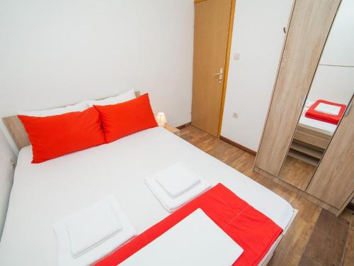 Standard One-Bedroom Apartment image 6