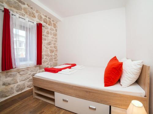Standard One-Bedroom Apartment image 4