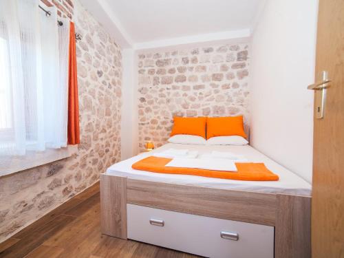 Comfort One Bedroom Apartment image 2