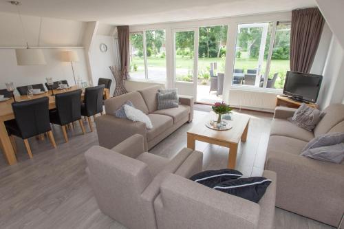 3 bedrooms, 8 beds