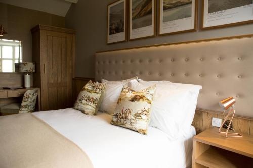 The Queen's Head Hotel - image 3