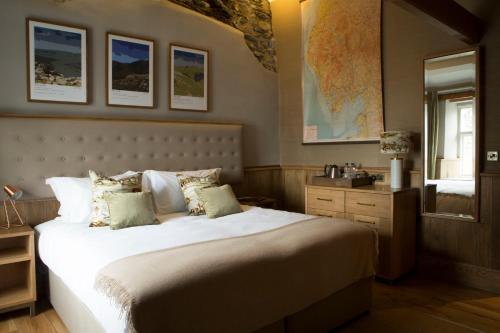 The Queen's Head Hotel - image 4