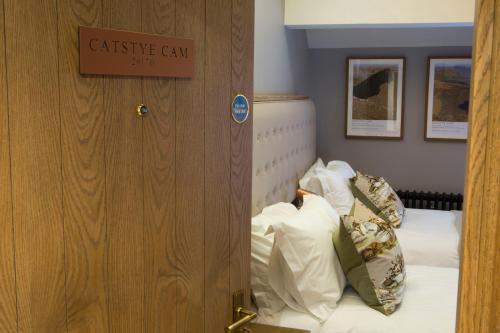 The Queen's Head Hotel - image 7