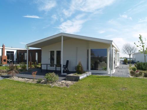 3 bedrooms, 6 beds