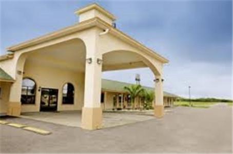 Riviera Inn and Suites - image 11