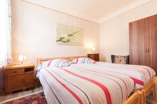 Hotel DeFive – Berdorf, MO