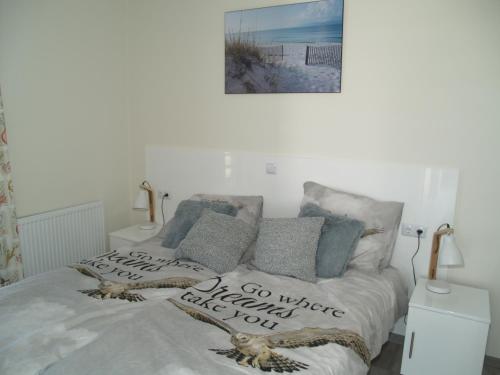 2 bedrooms, 4 beds