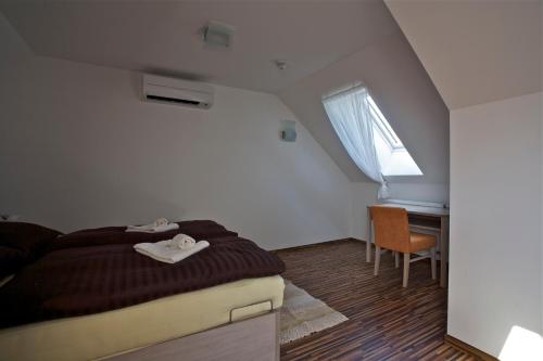 One-Bedroom Suite with Bath