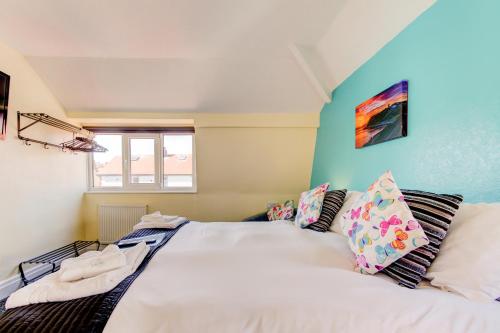 Rose-Dene - image 3
