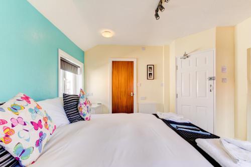 Rose-Dene - image 12