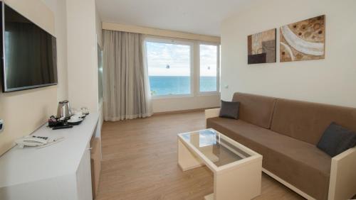 HL Suitehotel Playa del Inglés - Adults Only - image 3