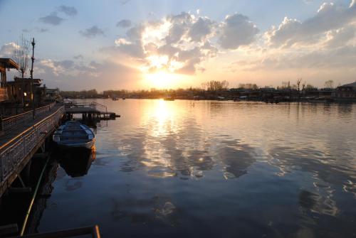 Lake Palace Group Of House Boats