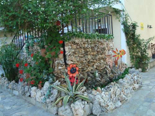 Venus Studios Located in Alykes, Venus Studios is a perfect starting point from which to explore Zakynthos Island. Offering a variety of facilities and services, the property provides all you need for a good night