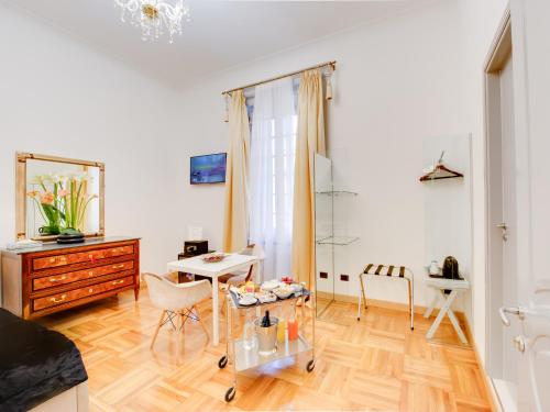 Queen Palace Suites, Řím (fotografie 9)
