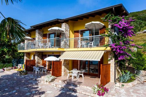 One-Bedroom Apartment with Terrace - Separate Building