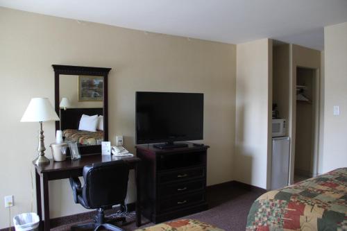 One-Bedroom Suite with Two Queen Beds - Non-Smoking