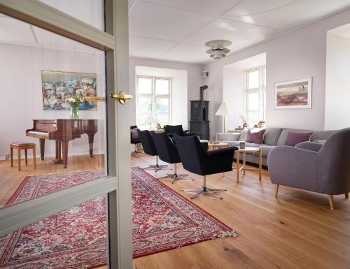 93714843 Haraldskær Sinatur Hotel & Konference