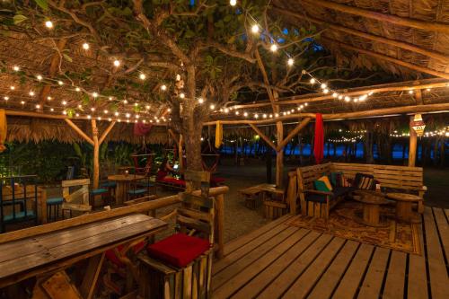 Restaurant, Playa 506 Beachfront Hostel in Puerto Viejo de Talamanca