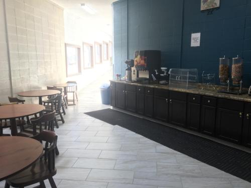 Faribault Hometown Inn & Suites - image 11