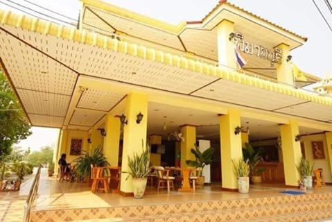 โรงแรมพิมายบุรี Phimaiburi Apartment in Phimai