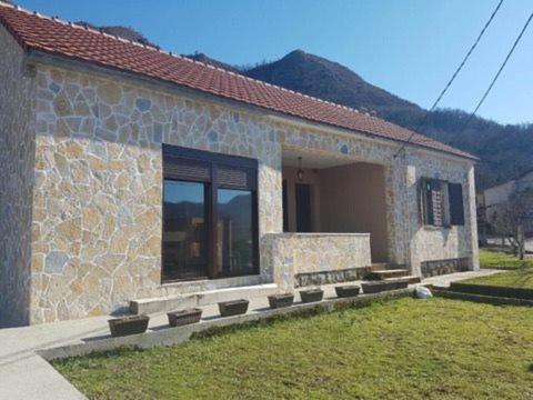 Holiday Home Ivana - Location saisonnière - Virpazar