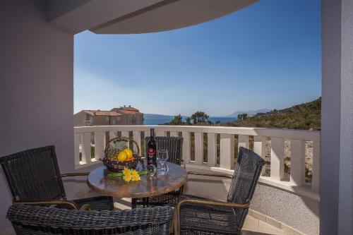 One-Bedroom Apartment with Sea View