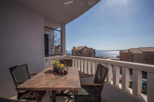 One-Bedroom Apartment with Sea View