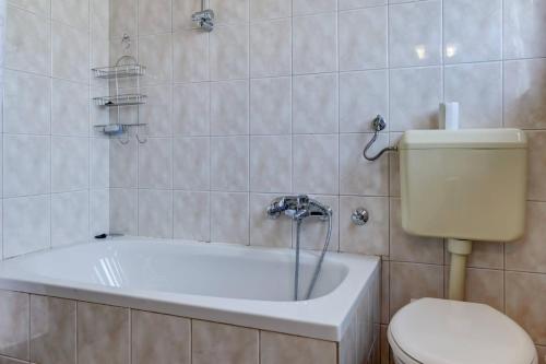 Double Room with Private External Bathroom image 5