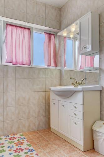 Double Room with Private External Bathroom image 6