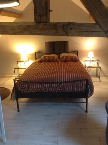 1 double bed, 1 twin bed
