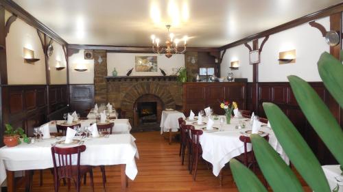 餐廳, Logis Hotel Restaurant des Voyageurs in 蓬德薩拉爾