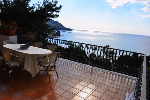 Villa Laura Sea View Apartments 2