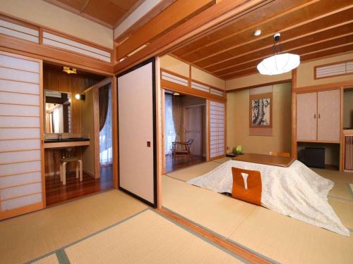 Kamei no Yu Set in a prime location of Nagano, Kamei no Yu puts everything the city has to offer just outside your doorstep. The property has everything you need for a comfortable stay. Service-minded staff will 