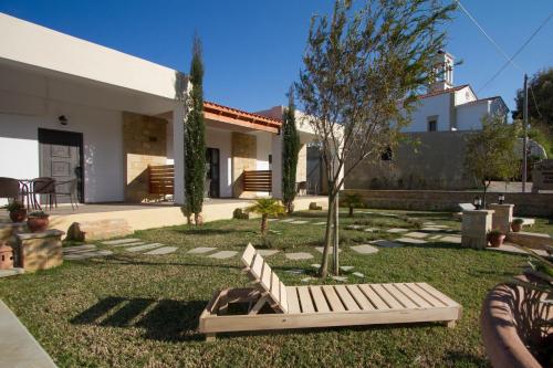 Agarathos Traditional Rooms with Pool