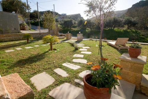 Agarathos Traditional Rooms with Pool Agarathos Traditional Rooms with Pool