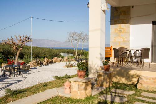 Agarathos Traditional Rooms with Pool