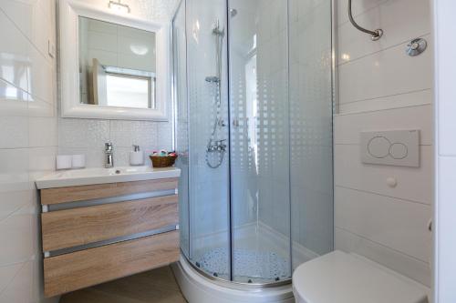 Central Boutique Apartments with balconies in walking distance to the sea - image 4