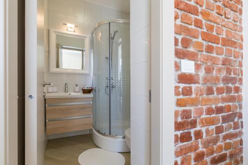 Central Boutique Apartments with balconies in walking distance to the sea - image 6
