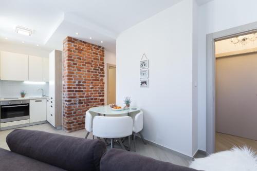 Central Boutique Apartments with balconies in walking distance to the sea - image 14