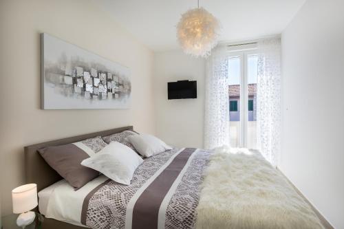 Central Boutique Apartments with balconies in walking distance to the sea - image 12