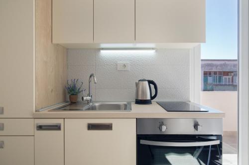 Central Boutique Apartments with balconies in walking distance to the sea - image 3
