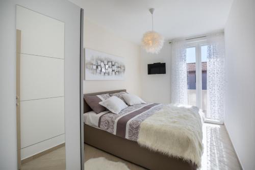 Central Boutique Apartments with balconies in walking distance to the sea - image 5