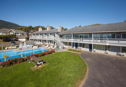 Sunset Surf Motel - image 8