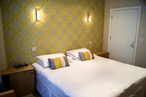 Standard Family Room (2 Adults + 2 Children) image 7