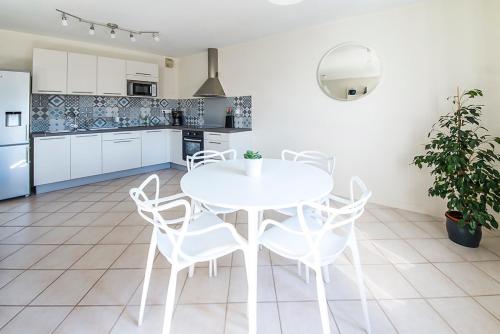 مطبخ, Ocean Apartment in Parame