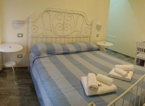 Double Room image 7