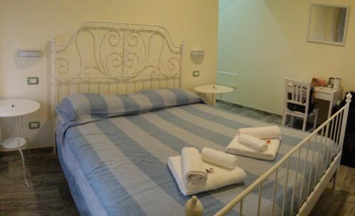 Double Room image 5