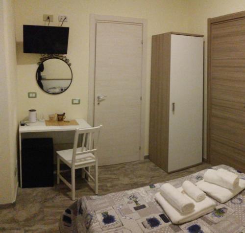 Single Room image 9