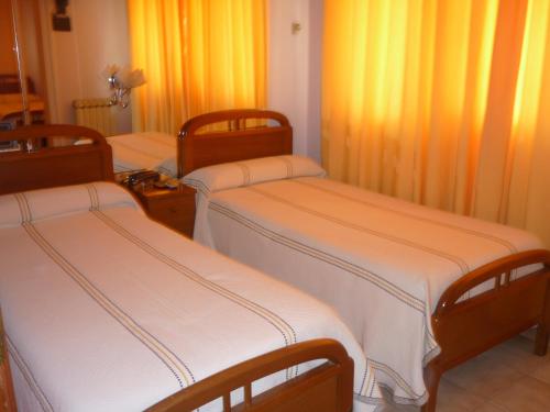 2 twin beds