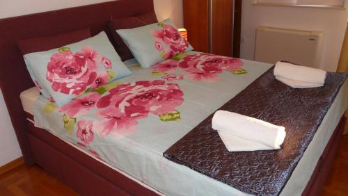 Sea View Apartment - image 2